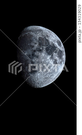 夜空に浮かぶ月 夜空に浮かぶ月 134319029
