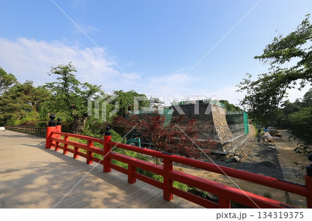 青森　弘前　弘前城　石垣工事中の天守台 134319375