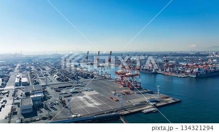 港湾都市のドローン空撮 134321294