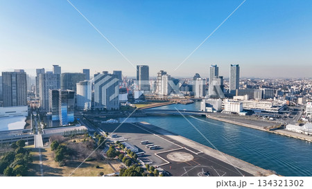 港湾都市のドローン空撮 134321302