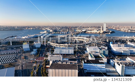 港湾都市のドローン空撮 134321309