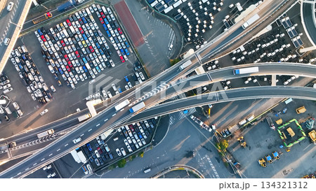 高速道路ジャンクションのドローン空撮 高速道路ジャンクションのドローン空撮 134321312