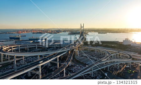 高速道路ジャンクションのドローン空撮 高速道路ジャンクションのドローン空撮 134321315