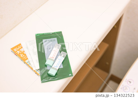 トイレに置かれた検便キット トイレに置かれた検便キット 134322523