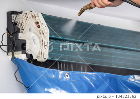 air conditioning cleaning service with water spray 134323362
