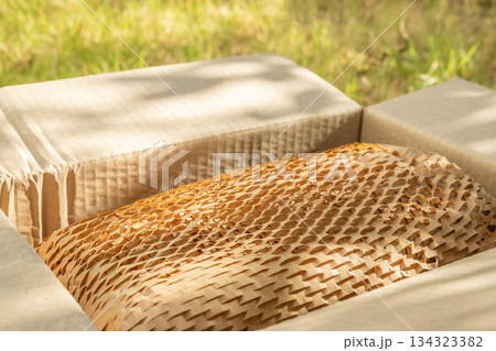 Eco friendly brown paper honeycomb wrap for product packaging parcel carton box 134323382