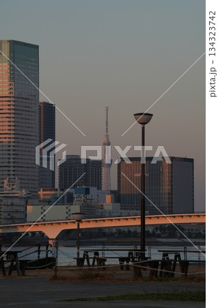 【夕焼け素材】豊洲ぐるり公園から見る夕焼け・マジックアワー【東京都】 134323742