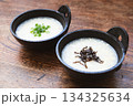 たまご粥のネギトッピングと塩昆布トッピング たまご粥のネギトッピングと塩昆布トッピング 134325634
