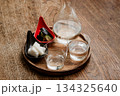 日本酒(生酒)と漬物のシンプルな冷酒セット 日本酒(生酒)と漬物のシンプルな冷酒セット 134325640