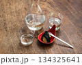 日本酒(生酒)と漬物のシンプルな冷酒セット 日本酒(生酒)と漬物のシンプルな冷酒セット 134325641