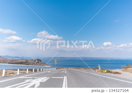 海と空に続く道 134327104