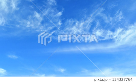 冬の青空に流れる空模様　16:9（ fix撮影 ） 134327764