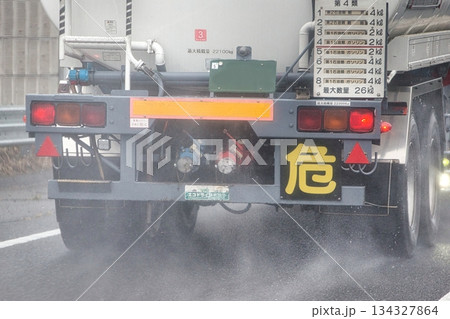 タンクローリー イメージ タンクローリー イメージ 134327864