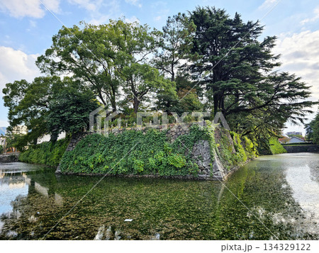 Moat and stone walls of Kokura Castle in Kitakyushu, Fukuoka Prefecture, Japan. 134329122
