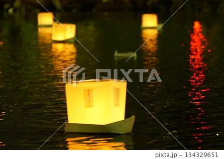 灯籠流し 灯籠流し 134329651