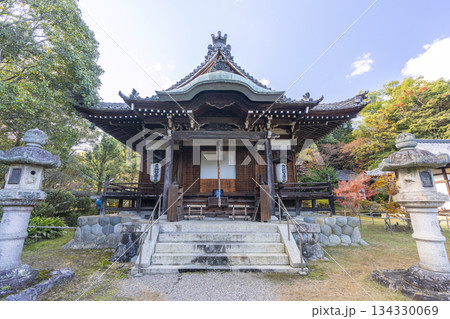 秋篠寺　大元堂　紅葉の季節 134330069