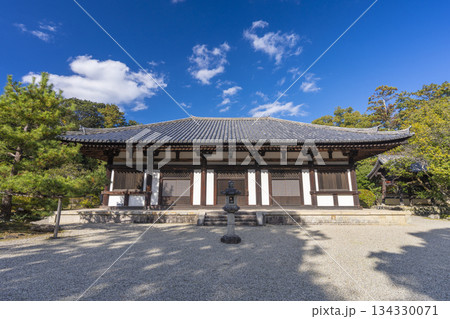 秋篠寺 本堂 紅葉の季節 秋篠寺 本堂 紅葉の季節 134330071