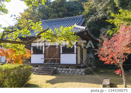 秋篠寺 開山堂 紅葉の季節 秋篠寺 開山堂 紅葉の季節 134330075