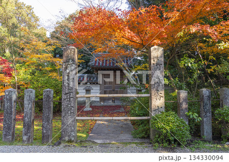 秋篠寺 香水閣 紅葉の季節 秋篠寺 香水閣 紅葉の季節 134330094