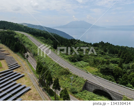 鹿児島県福山町の風光明媚な錦江湾の空撮 鹿児島県福山町の風光明媚な錦江湾の空撮 134330414