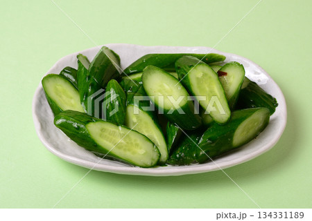 きゅうりの浅漬け 134331189