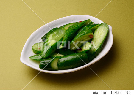きゅうりの浅漬け 134331190