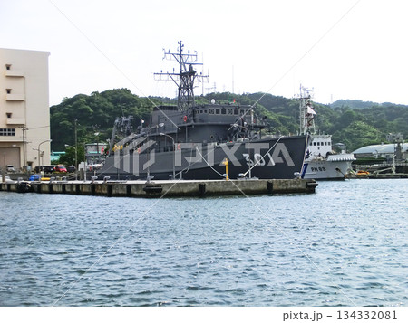 横須賀港の掃海艦やえやま 134332081