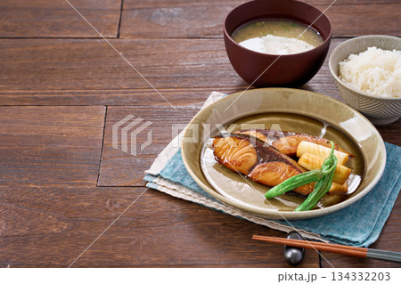 鰤(ブリ)の照り焼きの和定食 鰤(ブリ)の照り焼きの和定食 134332203
