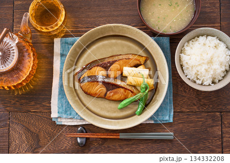 鰤(ブリ)の照り焼きの和定食 鰤(ブリ)の照り焼きの和定食 134332208