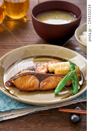 鰤(ブリ)の照り焼きの和定食 鰤(ブリ)の照り焼きの和定食 134332214