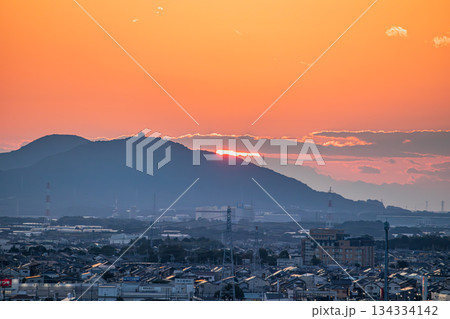 夕日と豊橋市の街並み(愛知県) 夕日と豊橋市の街並み(愛知県) 134334142