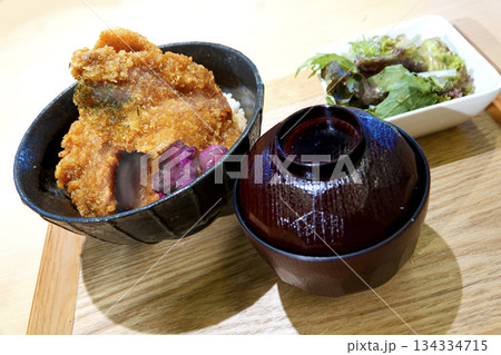 たれカツ丼のセットメニュー 134334715