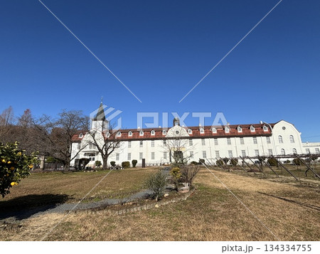 青空に映える教会 134334755