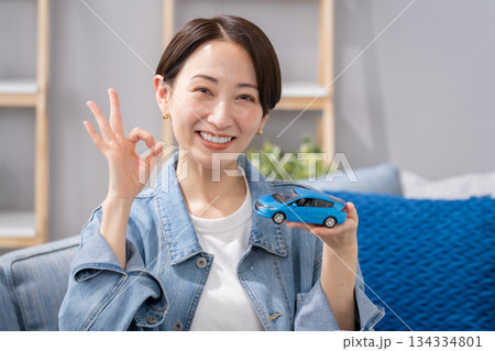 女性　車　OK 134334801