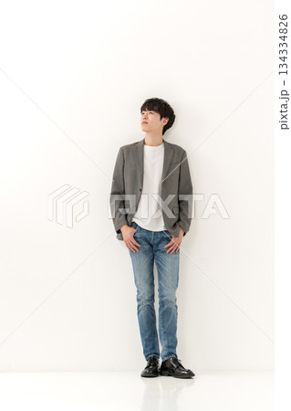 カジュアルビジネス 男性 全身 カジュアルビジネス 男性 全身 134334826