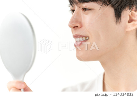 美容男子　デンタルケア 134334832