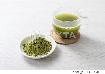粉末緑茶で作った温かい緑茶 134335030