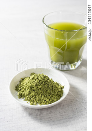 粉末緑茶で作った冷たい緑茶 134335047