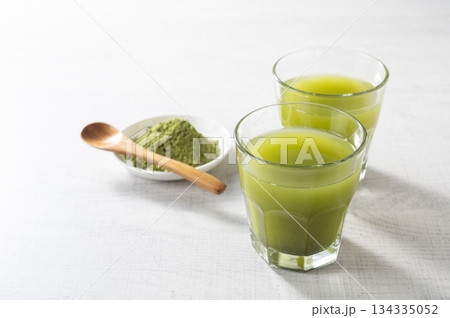粉末緑茶で作った冷たい緑茶 134335052