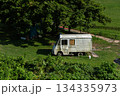 空き地に放置されている車 空き地に放置されている車 134335973