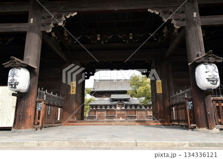 京都　東寺　南大門 134336121