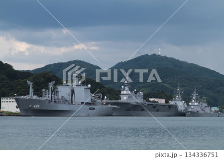 停泊する護衛艦 134336751