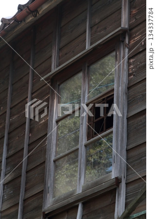 古い建物の窓 古い建物の窓 134337784