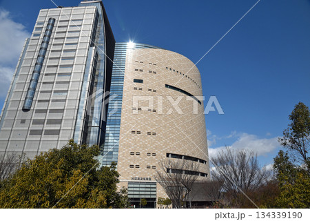 見上げる大阪歴史博物館 見上げる大阪歴史博物館 134339190