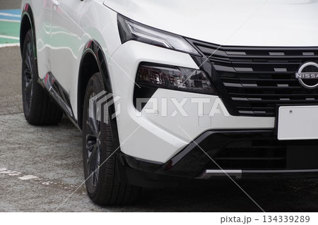 自動車イメージ 日産エクストレイルのフロントマスク 自動車イメージ 日産エクストレイルのフロントマスク 134339289
