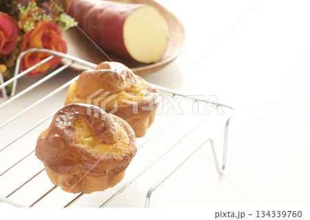 さつまいもとスウィートポテトマフィン さつまいもとスウィートポテトマフィン 134339760