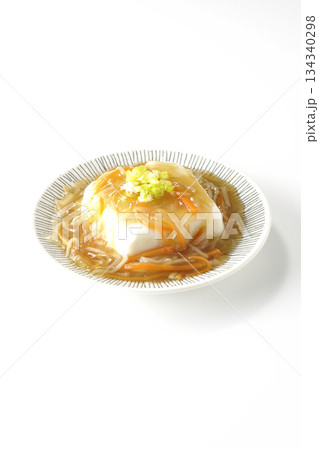 餡かけの絹豆腐を白背景で撮影 134340298