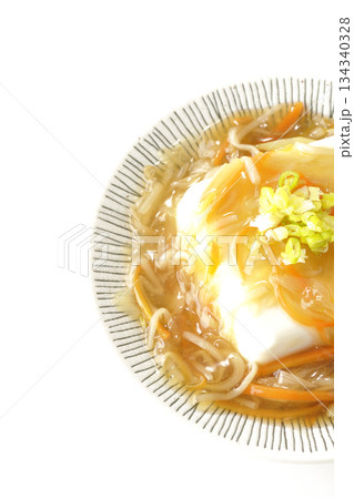 餡かけの絹豆腐を白背景で撮影 134340328
