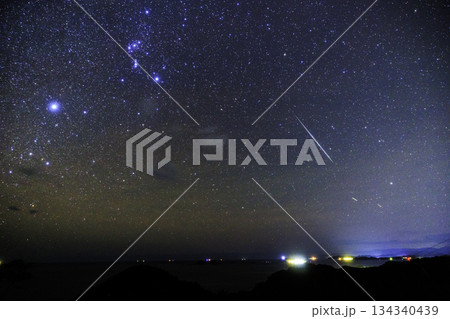 《ふたご座流星群》ふたご座流星群とオリオン座 《ふたご座流星群》ふたご座流星群とオリオン座 134340439