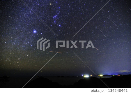 《ふたご座流星群》ふたご座流星群とオリオン座とカノープス 134340441